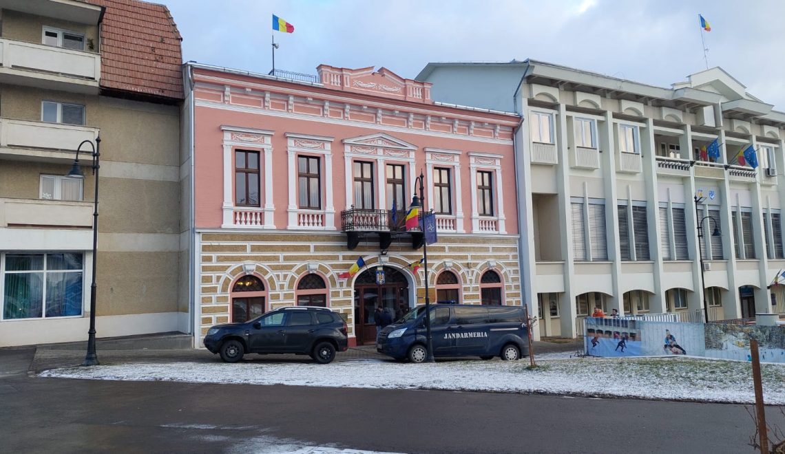 A DNA vádat emelt Ráduly István, Kovászna megye prefektusa, valamint Tănase Maria Magdalena közbeszerzési tanácsadó ellen hivatali visszaélés miatt.