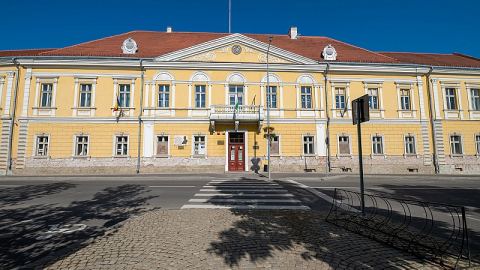 Nyári nyitvatartás - Bod Péter Megyei Könyvtár