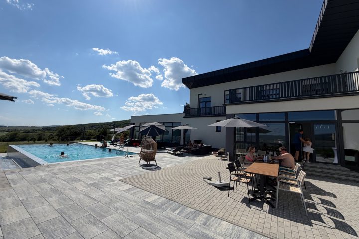 Strandolás Zalánban, a Villa Ambitionben